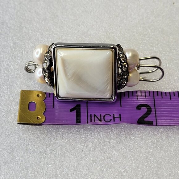 Square Brooch with Faux White Pearls Pin - Picture 11 of 12